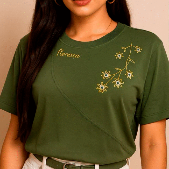 T-shirt com Bordado Floral